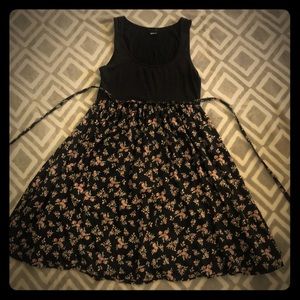 3/$15 Gina Tricot babydoll floral dress
